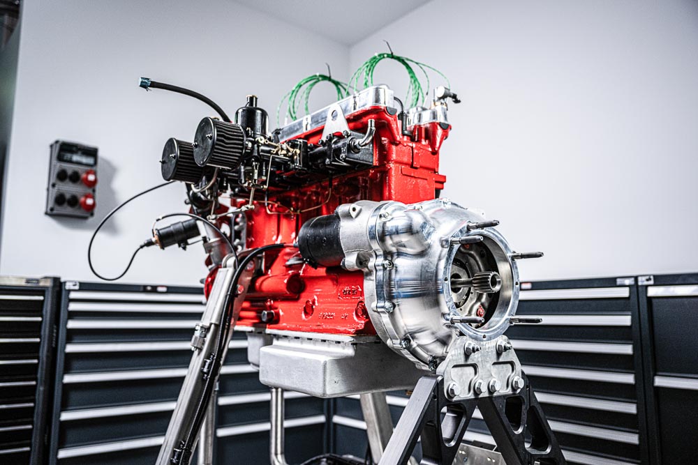 Inbetriebnahme eines neu aufgebauten Aston Martin DB2/4 Motors auf dem Stationären Prüfstand der Herrmann Motorenentwicklung GmbH