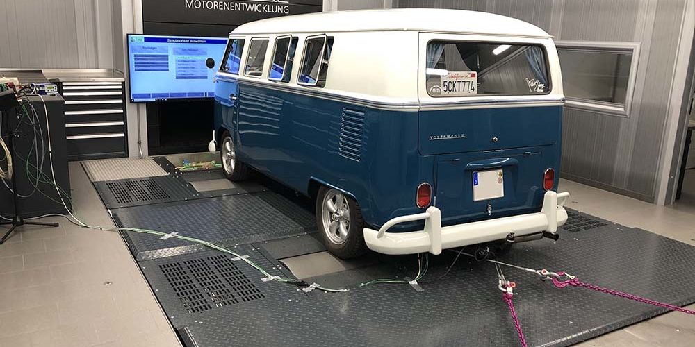 VW Bus T1, Rollenprüfstand Abstimmung eines neu aufgebauten Motors in einem VW Bus T1 auf dem Allrad-Scheitelrollen-Prüfstand, Herrmann Motorenentwicklung GmbH