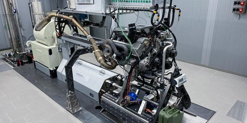 Mercedes M119 V8 Motor, Stationärer Prüfstand Inbetriebnahme eines revidierten Mercedes M119 V8 Motors auf dem Stationären Prüfstand der Herrmann Motorenentwicklung GmbH
