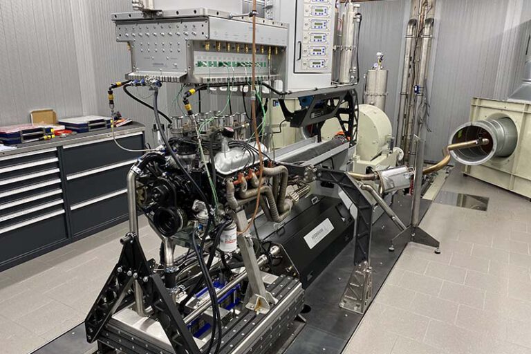 Abstimmung eines neu aufgebauten Ford 427 Windsor V8 Motors auf dem Stationären Prüfstand der Herrmann Motorenentwicklung GmbH
